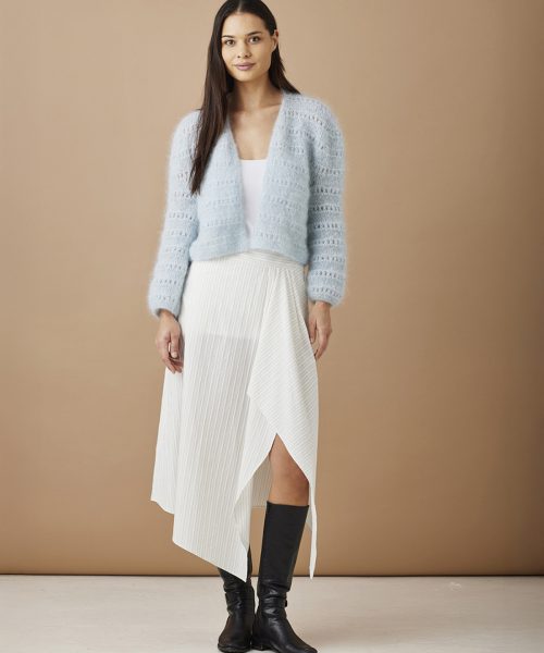 Kort cardigan med hullpinner