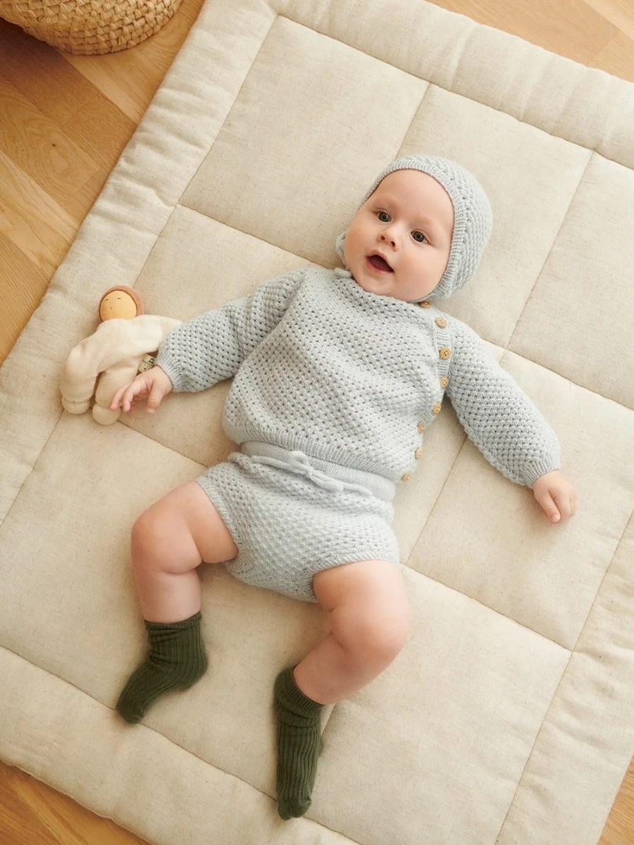 April Cardigan Baby (Oppskrift)