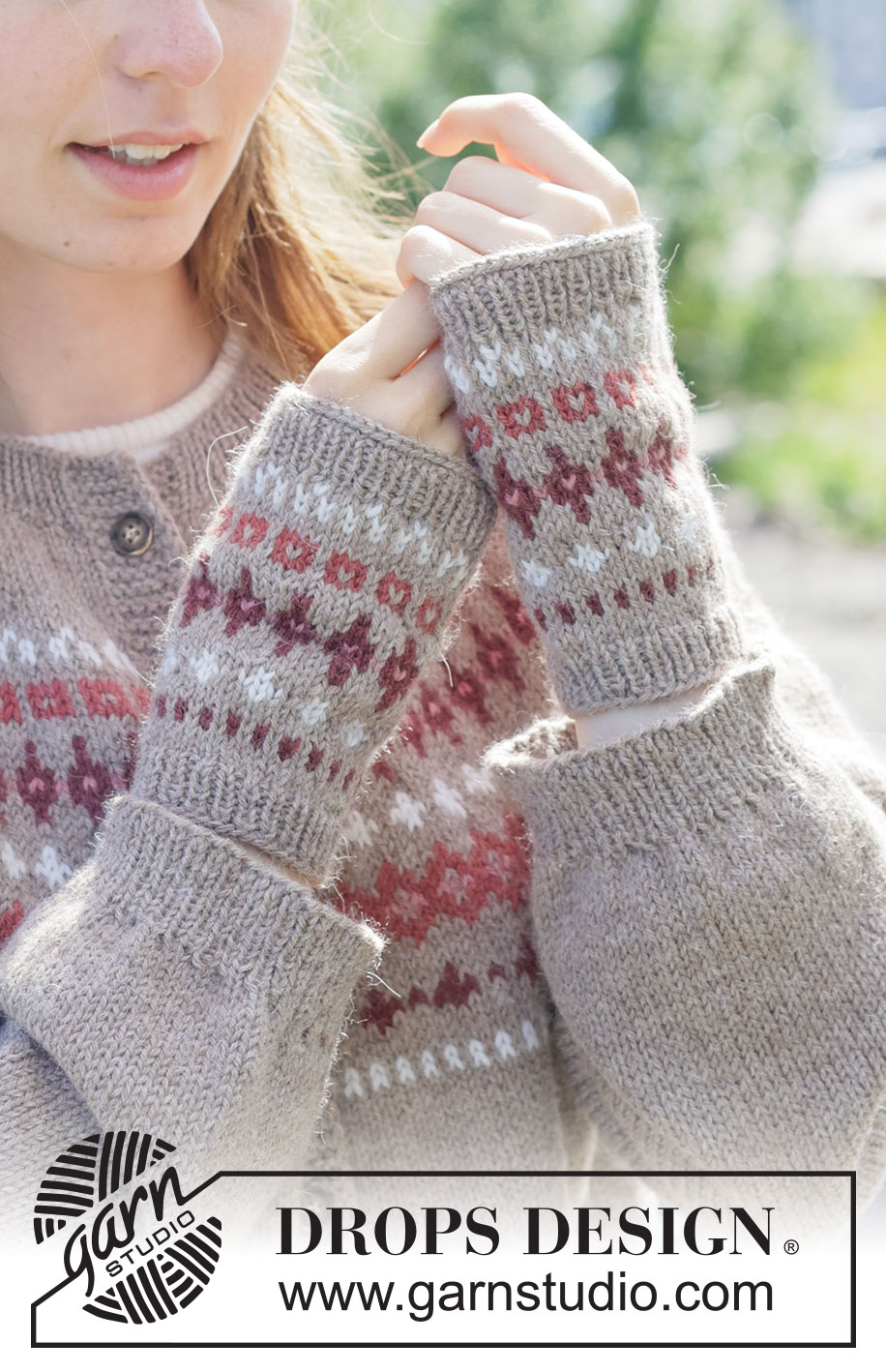 Berry Charm Wrist Warmers (Oppskrift) - Bilde 3